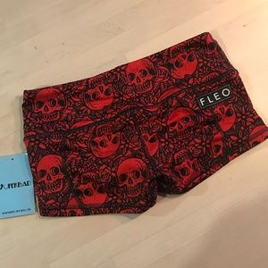 NWT FLEO small. Low rise contour SKULLS